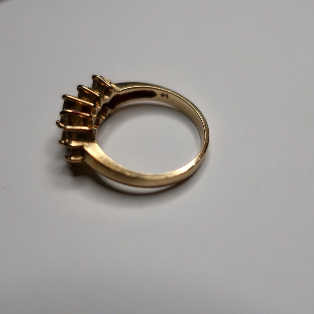 10k Diamond ring - Picture 8 of 8